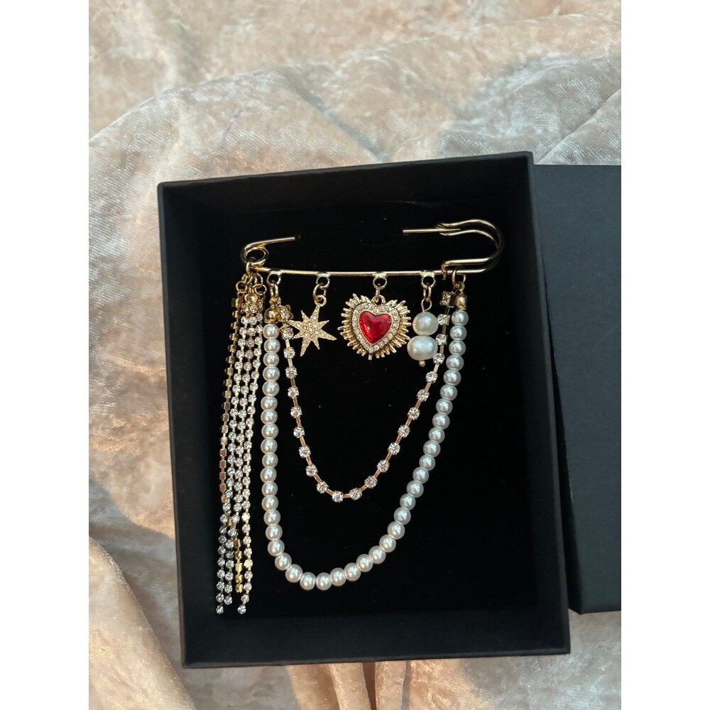 Bloomingdale’s clip - Picture 2 of 3